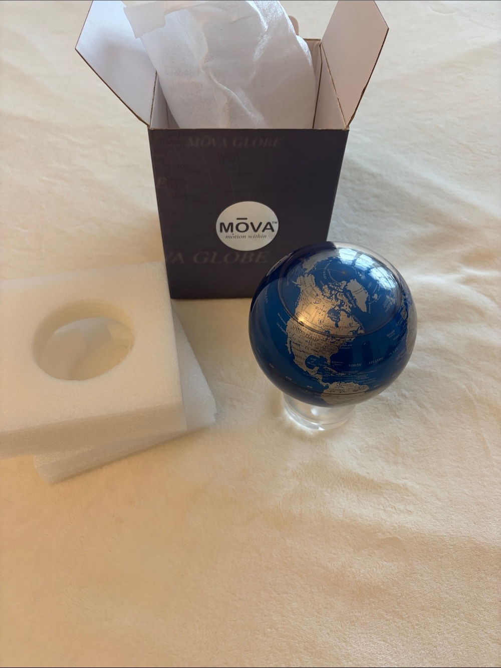 Globe Motion-Driven Blue Desktop Globe